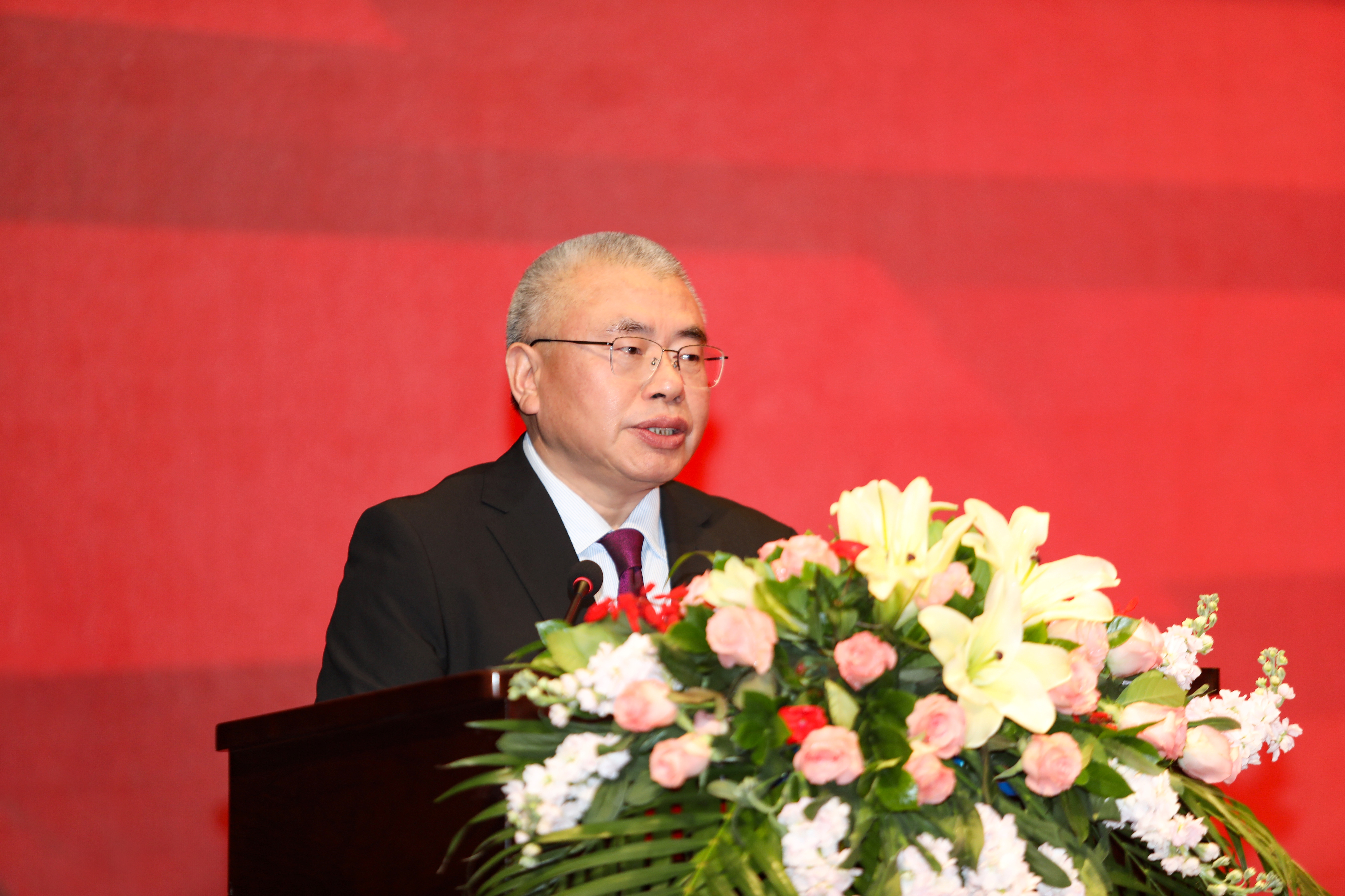 1.集團(tuán)公司黨委書記、董事長、總經(jīng)理?xiàng)畎矅鞔髸?huì)致辭.JPG
